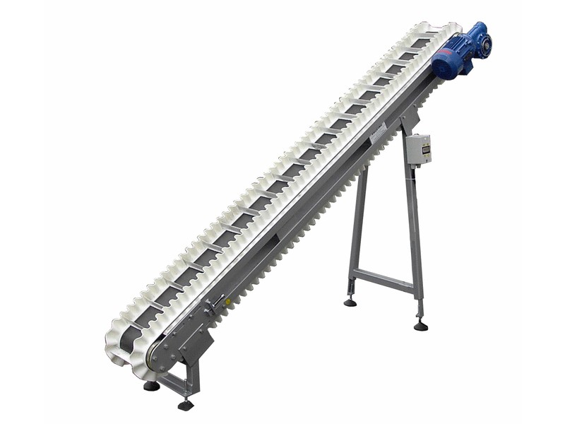 Belt conveyor for shredded material